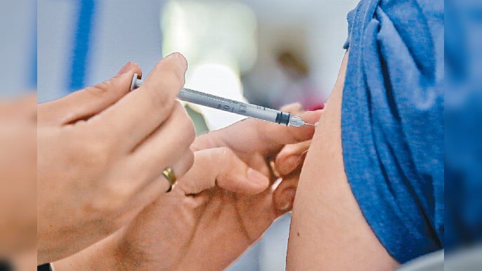 ■雖然變種新冠病毒Omnicron來勢洶洶，但全球疫苗廠都表示有信心在一至兩個月內推出應對的疫苗。