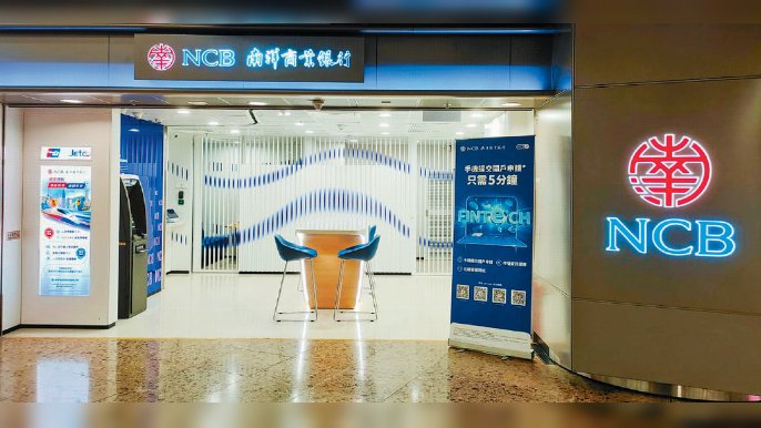 ■喺西九龍高鐵站嘅跨境服務中心，出閘後只要半分鐘就行到。