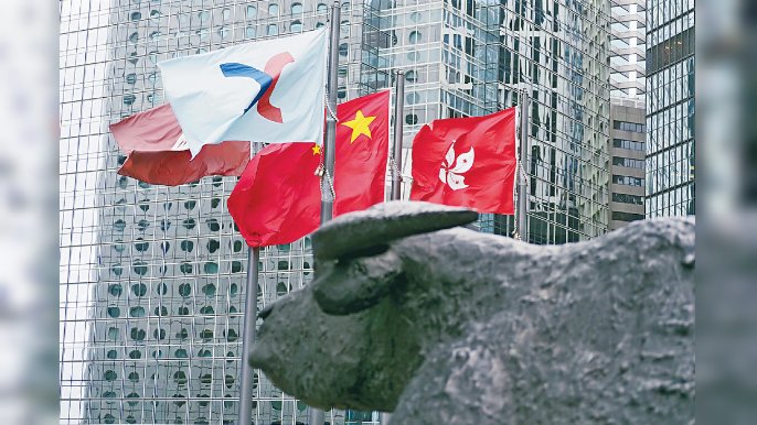 ■2018年以來，募集資金超過10億美元的超大型新股，佔港股日均成交金額的24%。
