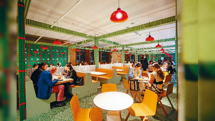 今年3月，旅發局同巴塞爾藝術展聯手呈獻滿載地道情懷的「茶餐廳」。