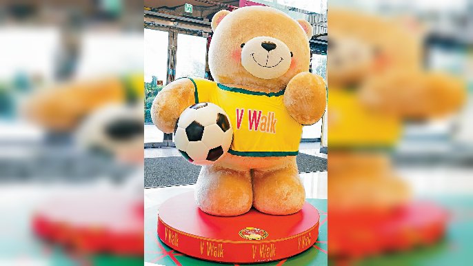 ■V Walk•V city ╳ Forever Friends熊抱聖誕足球熱，大送限量足球禮品。