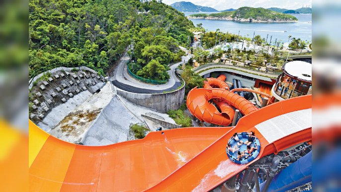 ■首度亮相嘅急流漩渦，大家坐喺大水泡半分鐘經歷晒高山低谷，非常刺激！