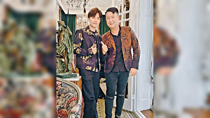 ■張敬軒親任導賞員介紹擁有近百年歷史的玫瑰村。