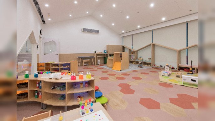 ■第二所機場幼兒園位於機場員工綜合大樓內，校舍整體設計以自然舒適風格為主。