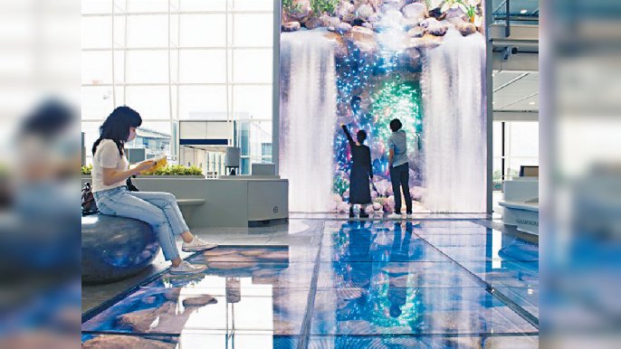 ■香港機場喺背後做咗好多工作令到遊客可以享受特殊體驗。

