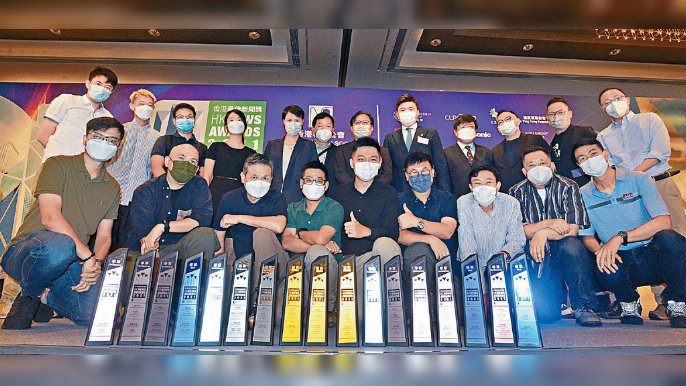 ■星島新聞集團共奪得二十一個獎項，係所有香港新聞集團之中，攞最多獎嘅集團之一。
